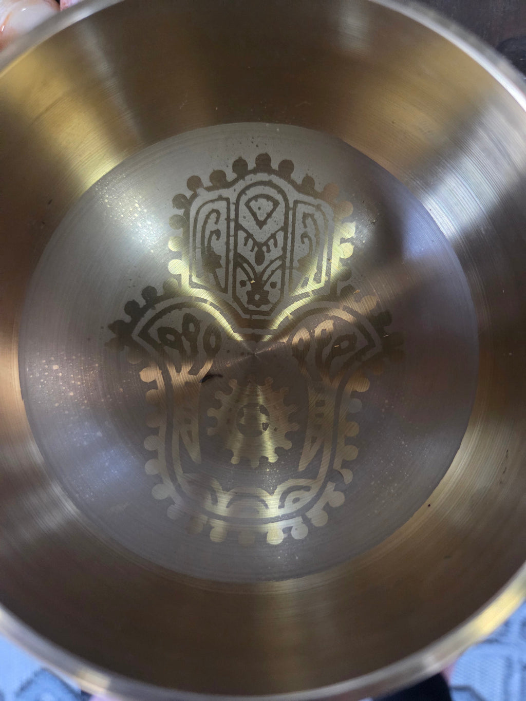 Sound bowl hamsa