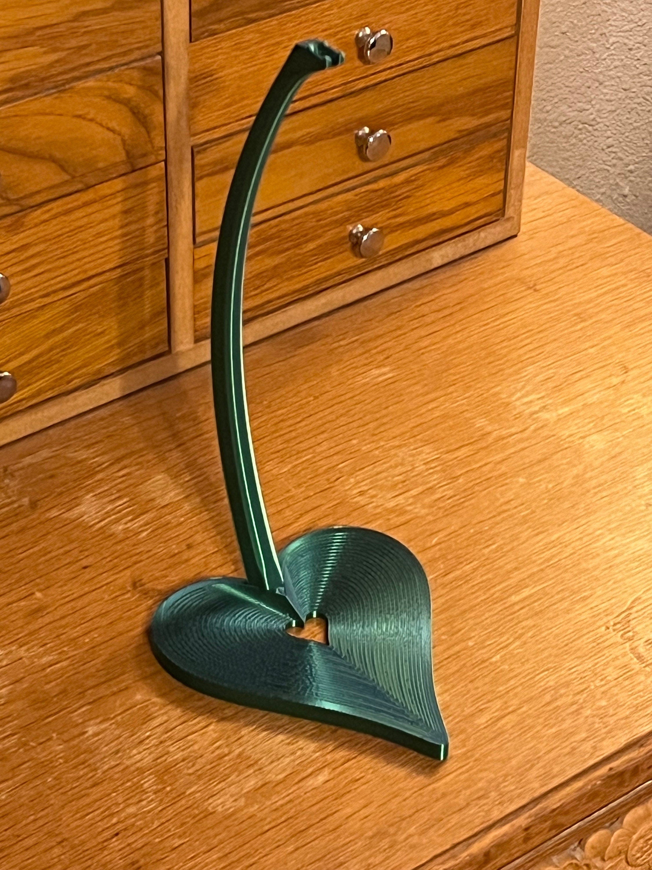 Heart Stand for Jewelry or Pendulums (3D Printed PLA Plastic) — additional product photo