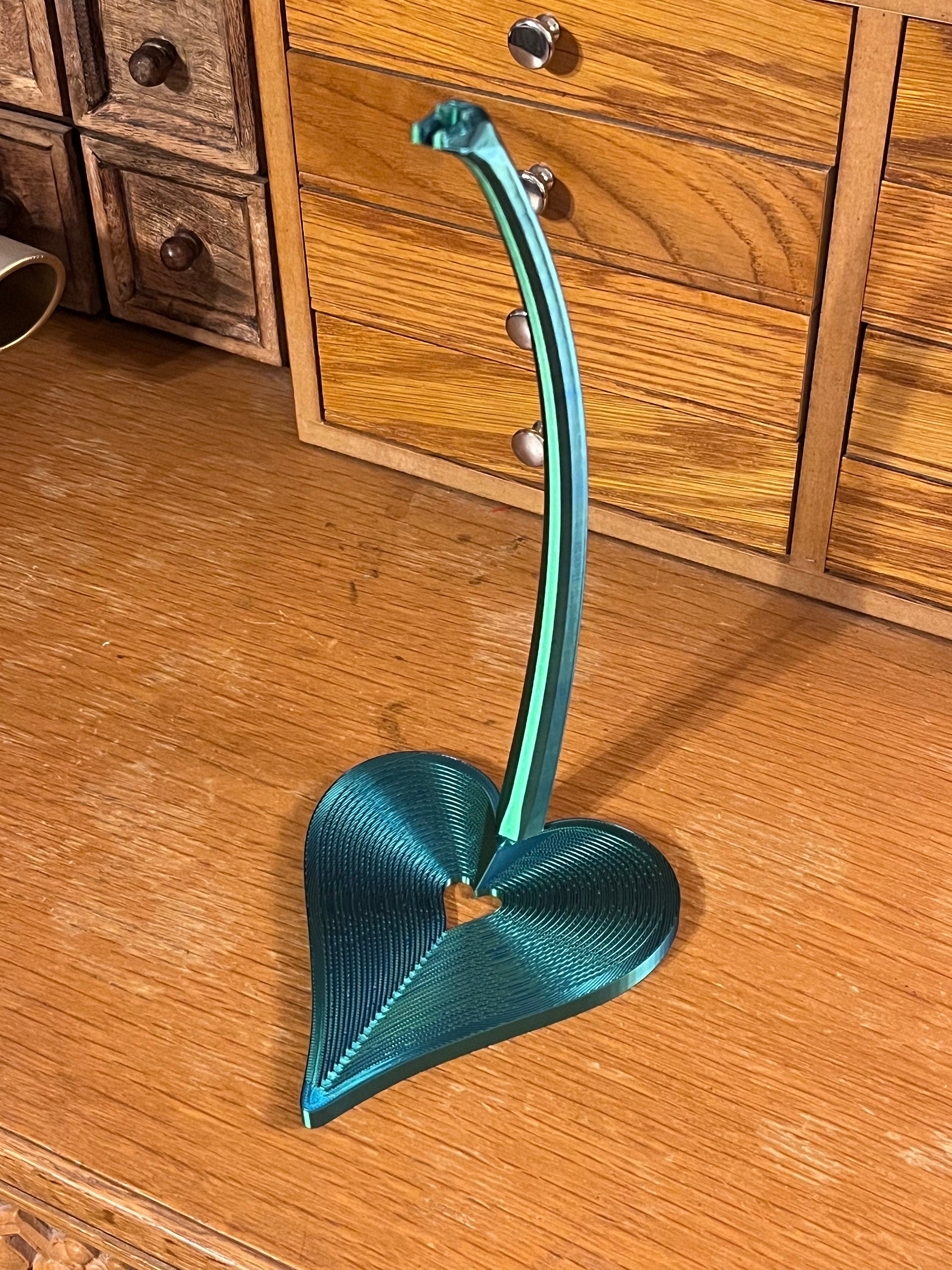 Heart Stand for Jewelry or Pendulums (3D Printed PLA Plastic) — additional product photo
