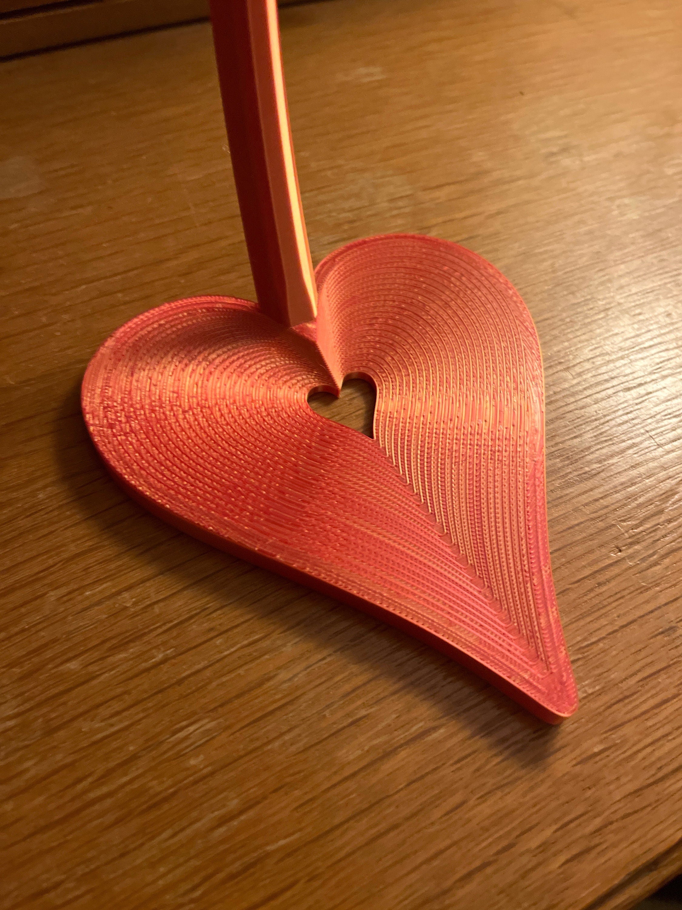Heart Stand for Jewelry or Pendulums (3D Printed PLA Plastic) — additional product photo